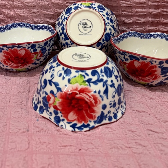 Pioneer woman , Floral Blue and Red Bowls Set